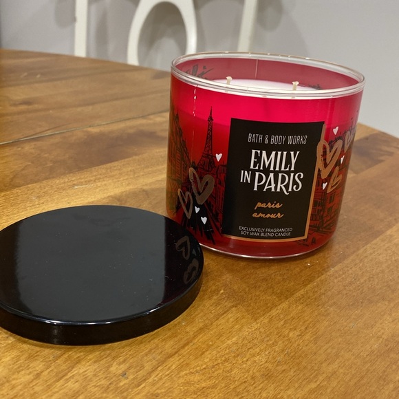 NWT.  Bath & Body Works, 3-wick candle. - Picture 10 of 10